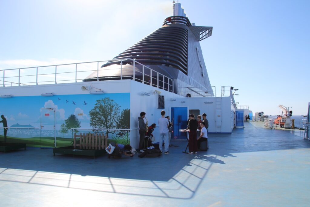 Témoignage - tour d'Europe en train et en musique - Action Inclusive - ferry Espagne - Italie