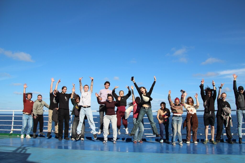 Témoignage - tour d'Europe en train et en musique - Action Inclusive - ferry Espagne - Italie