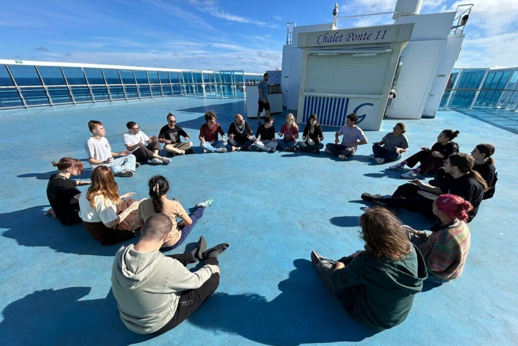 Témoignage - tour d'Europe en train et en musique - Action Inclusive - ferry Espagne - Italie