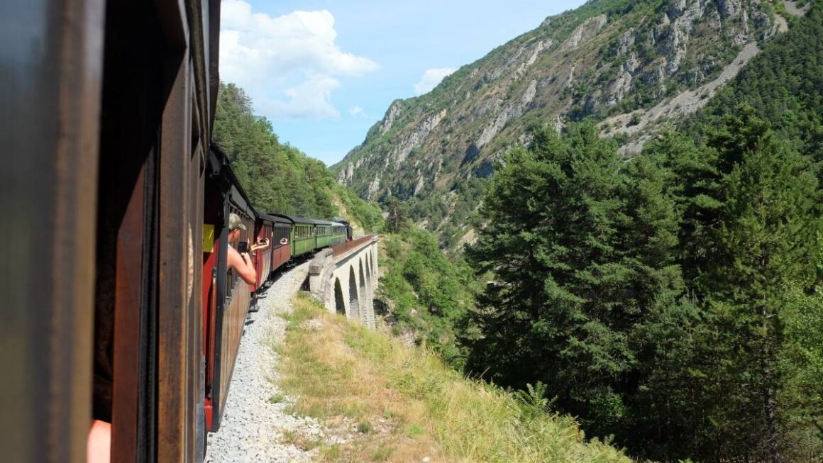 Le Train des Pignes, une ligne remarquable entre Alpes et Provence