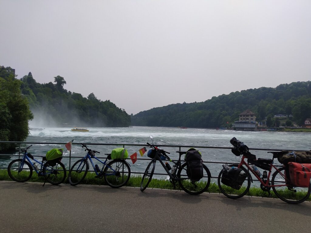 Un tour d'Europe à vélo et en train - chutes du rhin