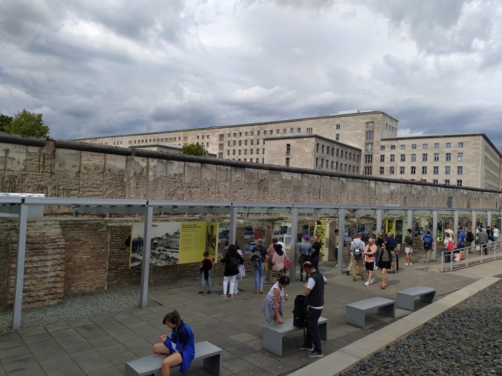 Un tour d'Europe à vélo et en train - mur de Berlin