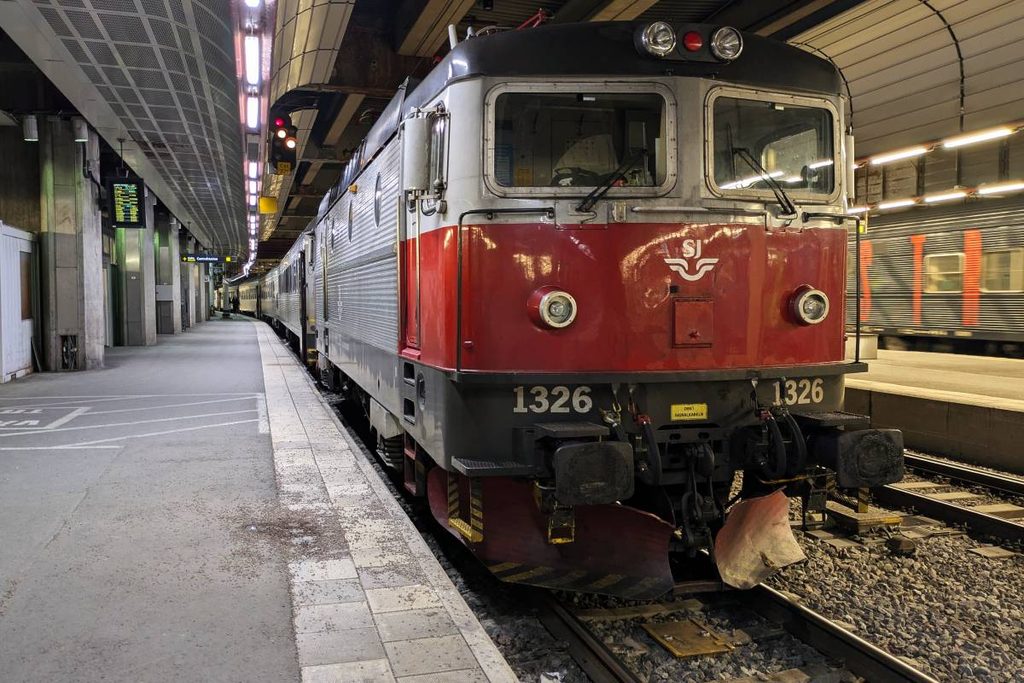 Voyager en train de nuit de Stockholm à Narvik - locomotive SJ - photo voyagerentrain.fr